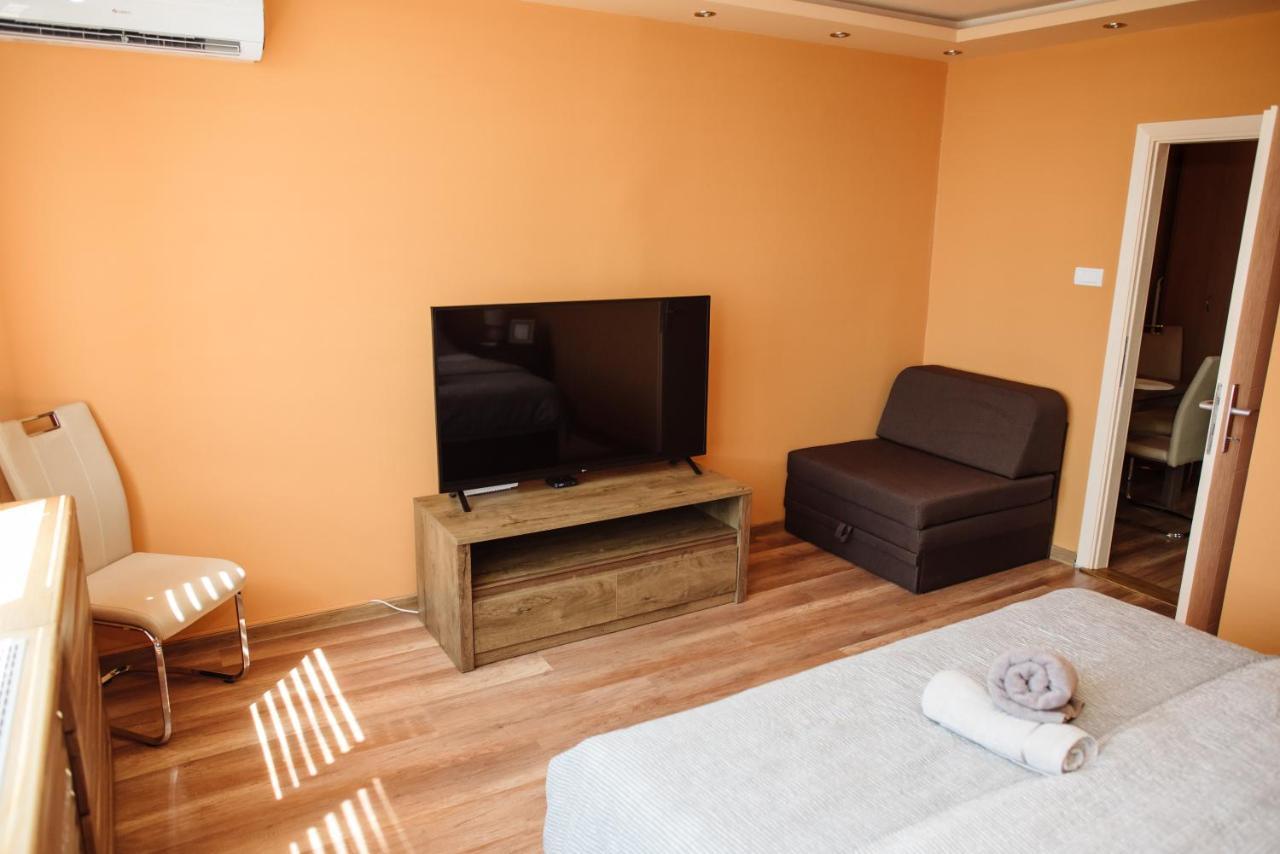 Lara Apartman Apartment Суботица Екстериор снимка